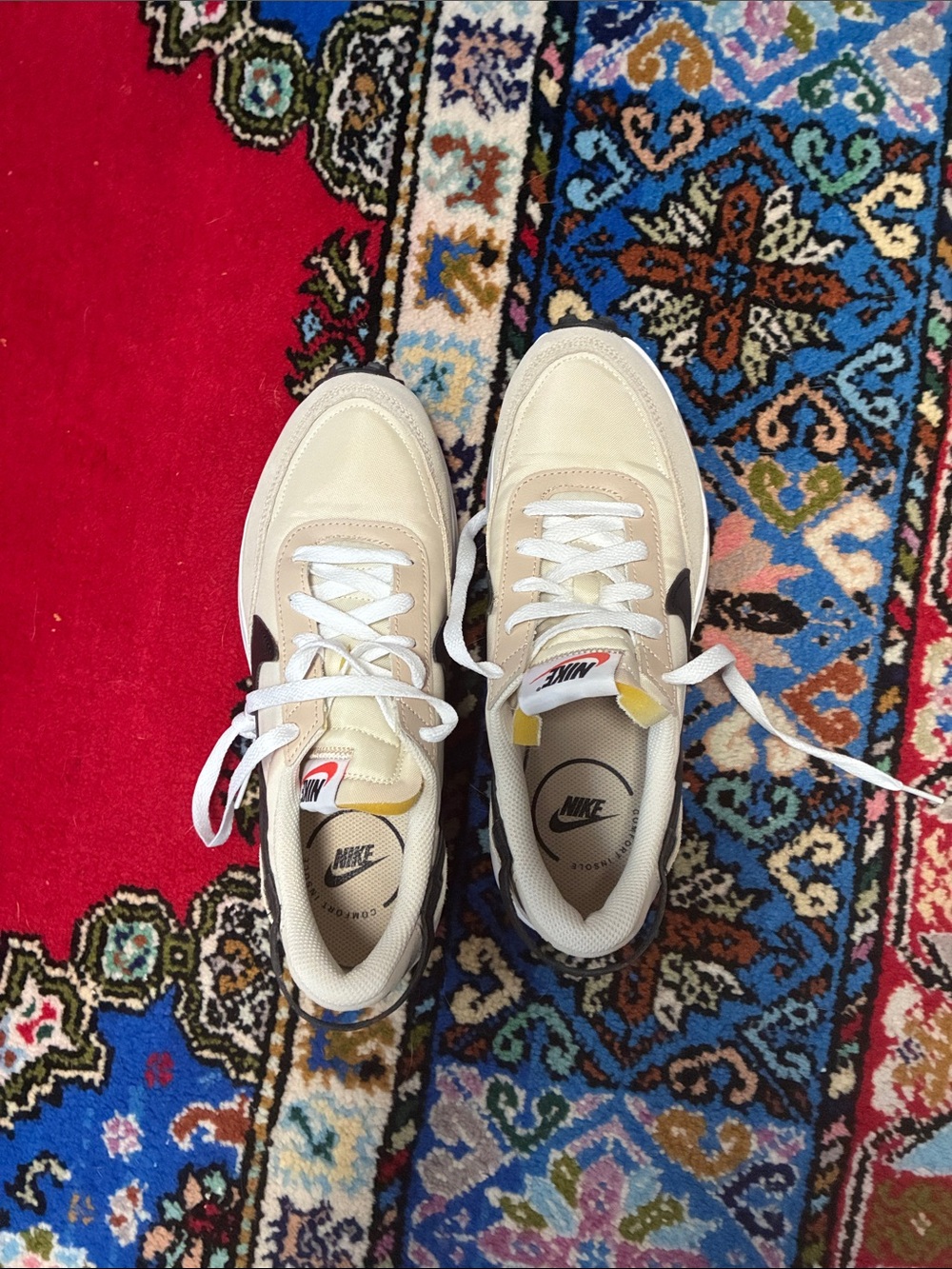 Nike Women’s Cream and White Low-Top Sneakers 8.5